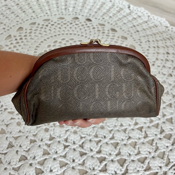 Vintage Gucci Clutch with rare monogram and kiss lock - Picture 1 of 17